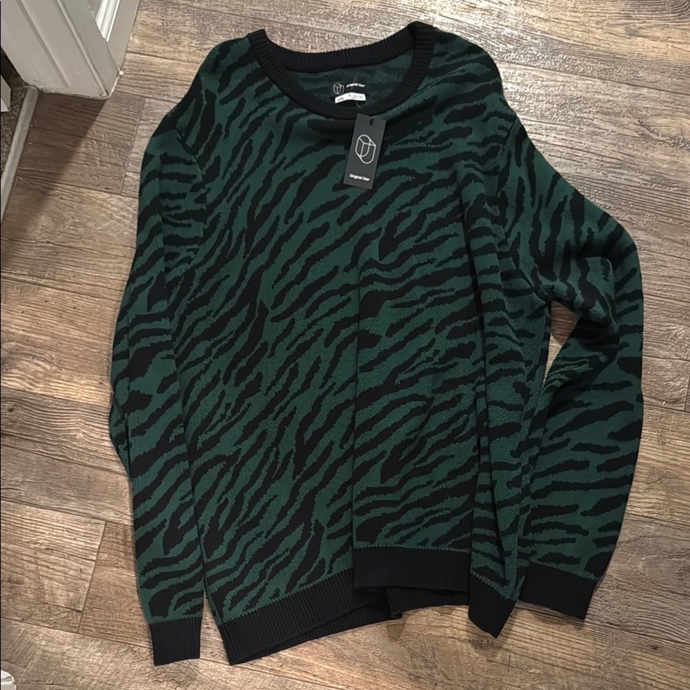 Green and Black Patterned Sweater